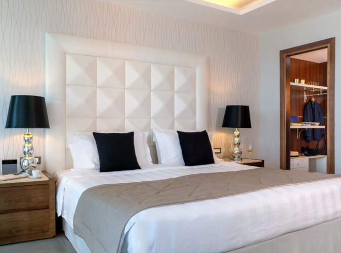 021_Boutique 5 Hotel & Spa Executive Suite walk in closet    (1) - Rhodos - Schoene Aussichten Touristik